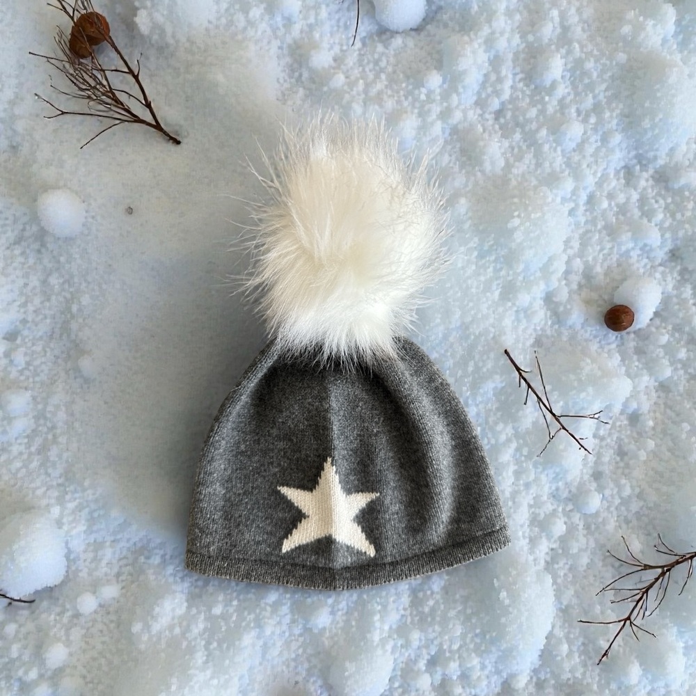 Hannah Rose 100% Cashmere Beanie Graphite Off-White Star Fur Pom New No Tag‎